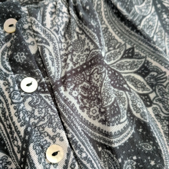 Dark teal mesh lotus top w capped sleeves NWOT - Picture 3 of 5